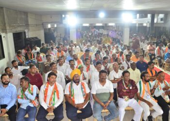 जुमलेबाजांना संधी दिली, आता काम करणाऱ्यांना संधी द्या!