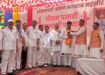 भगवान महावीर जयंतीनिमित्त आयोजित जनकल्याण महोत्सवाला करण बाळासाहेब पाटील यांची भेट