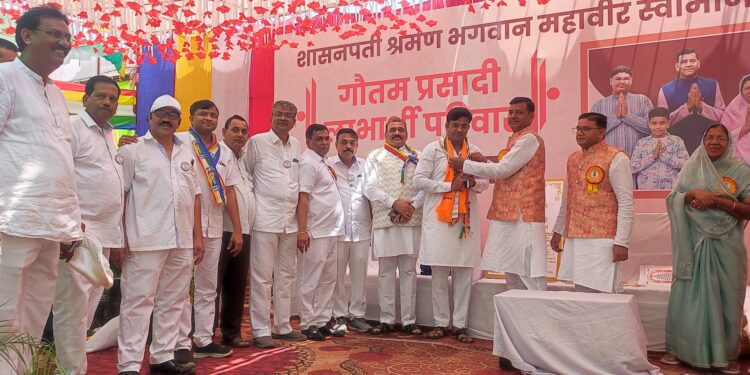 भगवान महावीर जयंतीनिमित्त आयोजित जनकल्याण महोत्सवाला करण बाळासाहेब पाटील यांची भेट