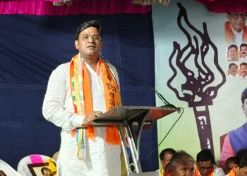 मी उमेदवार असल्याच्या जाणिवेतून मतदानाचे आवाहन करा – करण पाटील