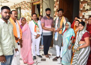 मविआचे उमेदवार करणदादा पाटील यांना जळगाव ग्रामीण मतदार संघात जोरदार प्रतिसाद; ठिकठिकाणी जल्लोषात स्वागत