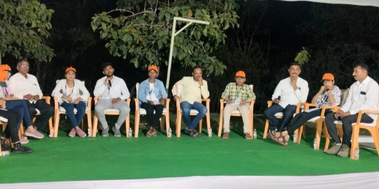 मनापासून मेहनत, उच्च तंत्रज्ञान शेती केली तरच फायद्याची शेतकरी