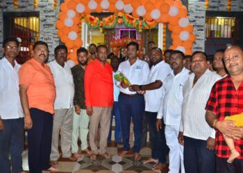 रामेश्वर कॉलनीत मविआचे उमेदवार करणदादा पाटील यांच्याहस्ते आरती