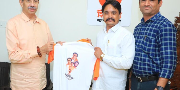 कुलभुषण पाटील यांनी मातोश्रीवर घेतली उध्दव ठाकरेंची भेट