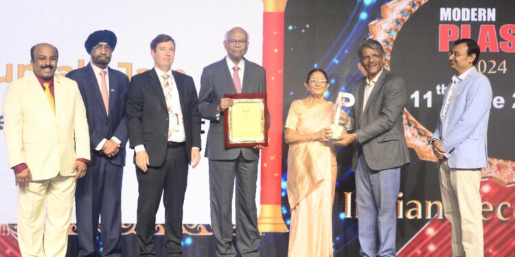 मॉडर्न  प्लास्टिक्स   इंडिया आंतरराष्ट्रीय संस्थेद्वारा  शकुंतला जैन यांना ‘लाईफ टाईम अचिव्हमेंट’ पुरस्काराने गौरव
