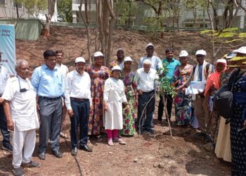पर्यावरण दिनानिमित्त जैन इरिगेशनमध्ये पश्चिम आफ्रिकेतील पाहुण्यांच्याहस्ते वृक्षारोपण