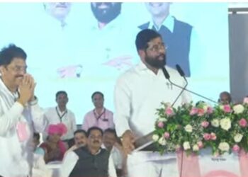 जळगावच्या रस्त्यांसाठी १०० कोटी देणार, नवीन एमआयडीसीची देखील घोषणा