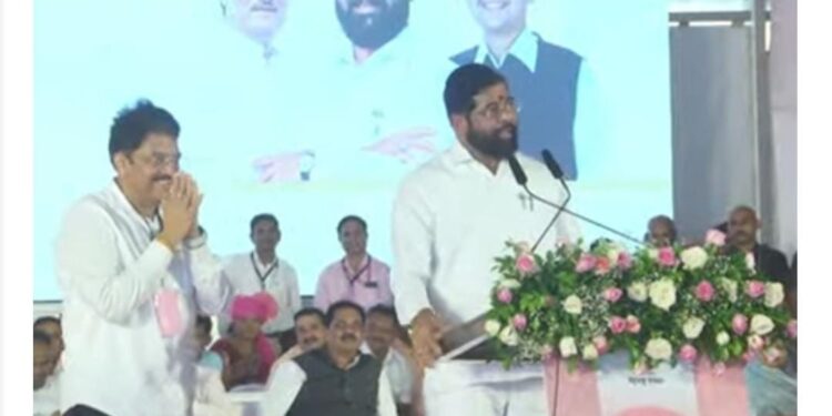 जळगावच्या रस्त्यांसाठी १०० कोटी देणार, नवीन एमआयडीसीची देखील घोषणा