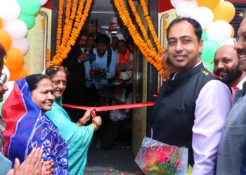 मुख्यमंत्री तीर्थ दर्शन यात्रेची स्पेशल रेल्वे जळगाव रेल्वे स्टेशन वरून अयोध्येकडे रवाना