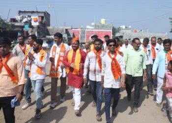 गुलाबराव पाटलांचा प्रचार्थ त्यांचे दोन पुत्र व शेकडो युवक सोबत