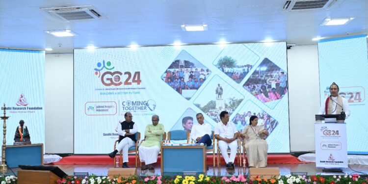 महात्मा गांधी तत्त्वांमध्ये जग बदलिवण्याची ऊर्जा – पद्मश्री इंद्रा उदयन