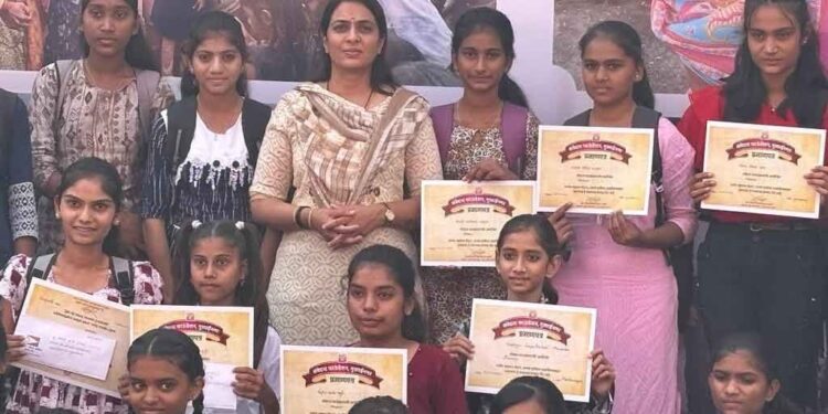 स्त्री ही आधुनिक युगातील दुर्गा – रोहिणी खडसे