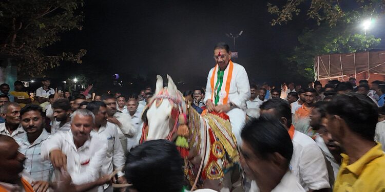 गुलाबराव देवकर यांच्या प्रचार रॅलीला म्हसावद, शिरसोली, वावडदा भागात उत्स्फूर्त प्रतिसाद