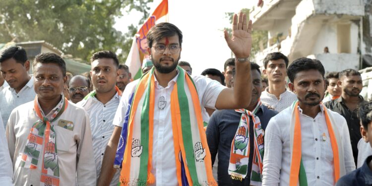 आम्ही कायम सोबत राहू’ हा ग्रामस्थांची दिलेला विश्वास माझा उत्साह व आत्मविश्वास वाढविणारा – धनंजय चौधरी