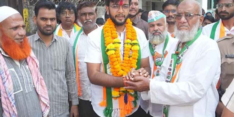 मतदानरुपी आशिर्वाद देण्याचे यावल तालुक्यातील मतदारांना केले धनंजय चौधरींनी आवाहन