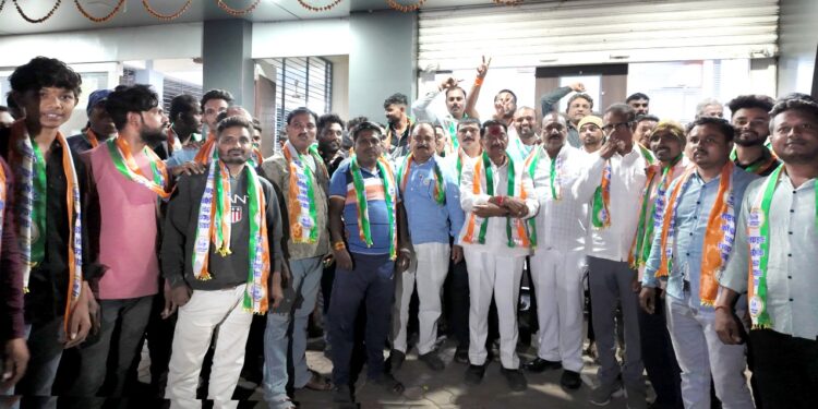 बांभोरीच्या शेकडो तरूणांचा शरदचंद्र पवार राष्ट्रवादी काँग्रेस पक्षात प्रवेश…!