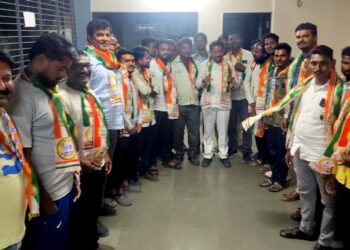 रामदेववाडीचे सरपंच, उपसरपंच, सदस्यांचा शरदचंद्र पवार राष्ट्रवादीत प्रवेश