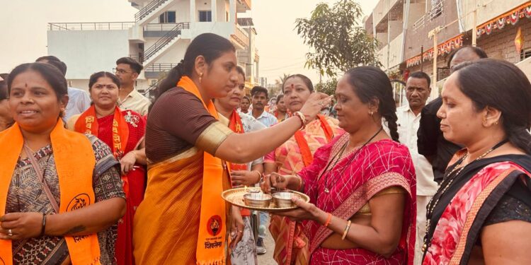 जयश्री महाजन यांची प्रचार रॅली; आज वाटलेल्या वचननाम्याची संपूर्ण जळगावात चर्चा