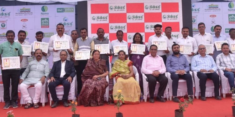 शेतकर्यांनी कृषी उद्योगाकडे वळावे – तडवी