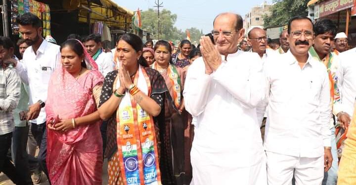 विरोधकांनी तापवलेल्या राजकारणाच्या मुशित रोहिणी ताई खडसे यांच्या सेवकार्याचे बावनकशी सोने निरखेल- ईश्वर रहाणे