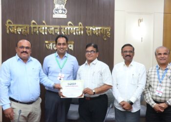 “विधानसभेच्या निवडणुकीत जळगाव जिल्ह्यात मतदानासाठी प्रभावी जनजागृती केल्याबद्दल जिल्हाधिकाऱ्यांच्या कडून सत्कार”