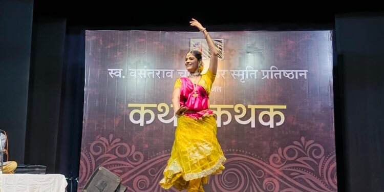 चांदोरकर प्रतिष्ठानच्या कथा- कथक या कार्यक्रमात रसिक मंत्रमुग्ध
