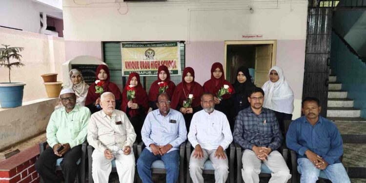 युनिक उर्दू हायस्कूल मध्ये इयत्ता दहावी चे विद्यार्थ्यांचे यश
