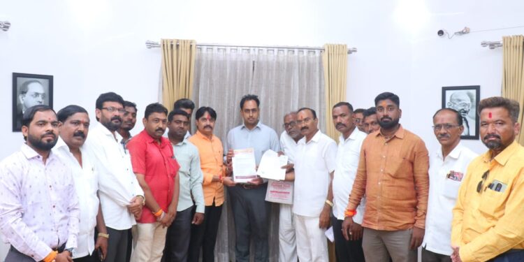 जळगाव जिल्ह्यातील अतिवृष्टीग्रस्त गावांना तातडीने मदत द्यावी – शिवसेना उद्धव बाळासाहेब ठाकरे पक्षाची जिल्हाधिकाऱ्यांकडे मागणी