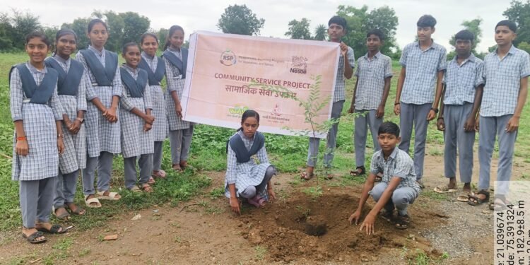 वृक्षसंवर्धनाचा वंजारी येथील ग्रामस्थांचा निर्धार