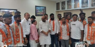 शामखेड्यात असंख्य युवकांचा शिवसेनेत प्रवेश; भगवा आणखी बुलंद